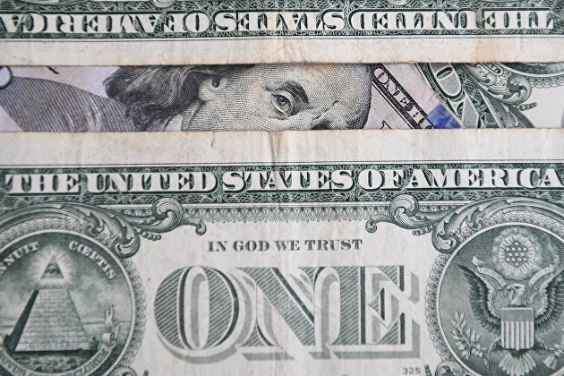 Доллар дешевеет к мировым валютам перед публикацией данных по инфляции в США