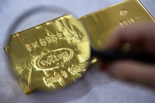 Золото предпринимает попытки закрепиться выше отметки в 1900 долларов за тройскую унцию