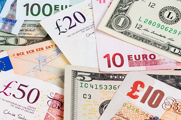 Фунт ослаб против доллара и евро на фоне ухудшения экономических перспектив Британии