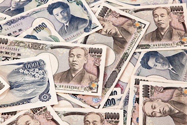 Иена в понедельник падает к доллару на ожидании решения Банка Японии по ставке
