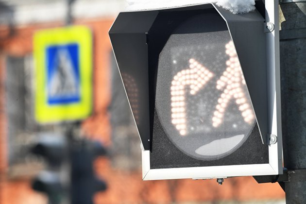 Юрист Редин: с 1 марта в России появится новый сигнал светофора — "белый пешеход" со стрелкой