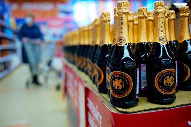 Price.ru: алкоголь интересовал россиян в праздники больше, чем продукты