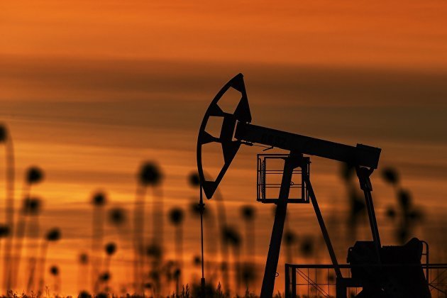 Цены на нефть Brent упали на 2,72 процента на опасениях замедления мировой экономики