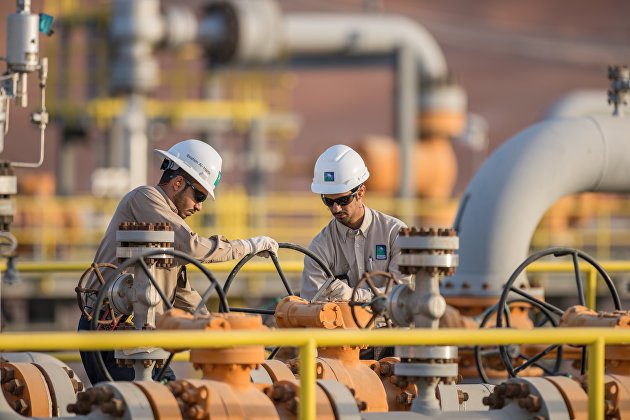Reuters: Saudi Aramco понизила отпускные цены на нефть на февраль для Азии и Европы