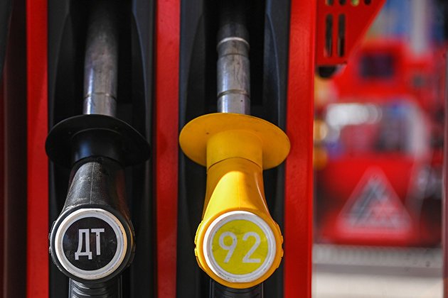 Средняя розничная цена бензина в России выросла в 2022 году на 0,91 процента