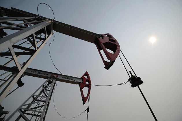 UBS: санкции против России и недостаток инвестиций в нефтедобычу взвинтят цены в 2023 году