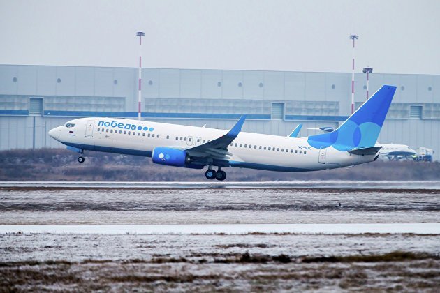 Самолет авиакомпании "Победа" выкатился за пределы взлетно-посадочной полосы в Перми