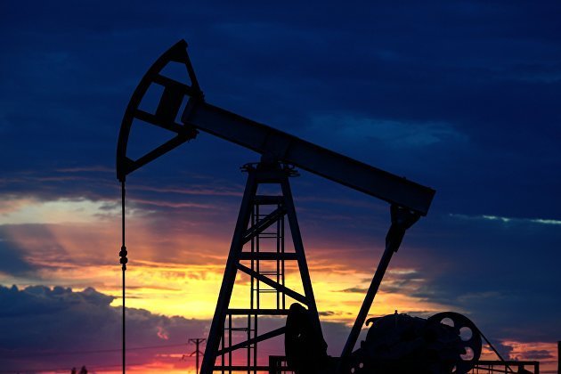 Цены на нефть растут более чем на два процента на перспективах роста спроса