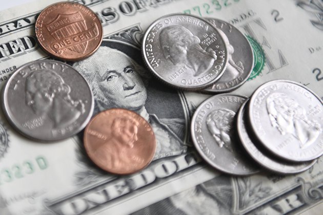 Доллар продолжает дешеветь к евро и иене после данных об инфляции в США