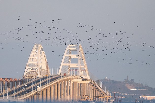 Автомобильное движение по Крымскому мосту досрочно возобновлено после ремонта