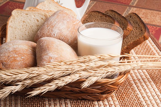 "Эвотор": хлеб и молоко стали лидерами продаж в российских магазинах несетевой розницы