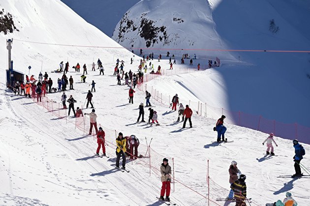 Курорт "Красная Поляна" открыл трассы после непогоды и возобновил продажу ски-пассов