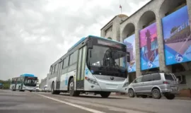Чиновников пересадили на автобусы в Кыргызстане
