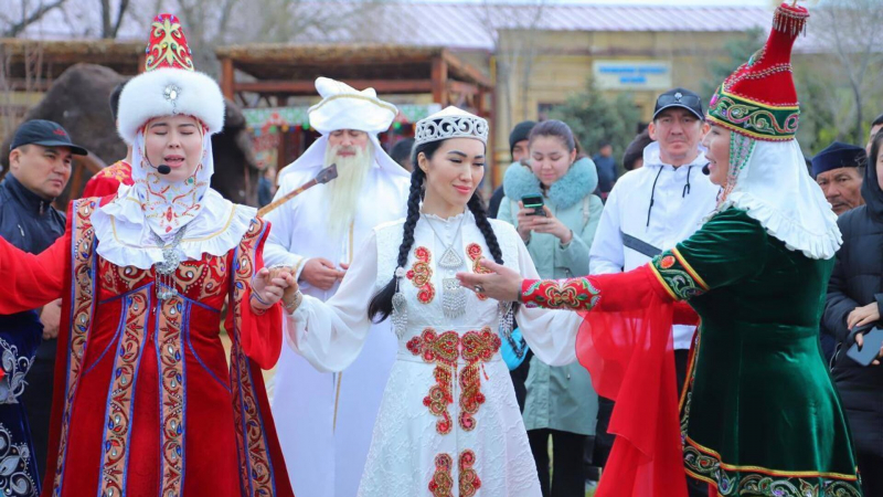 Казахстанцы встречают праздник Наурыз