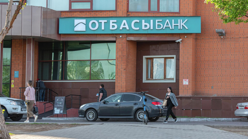 Отбасы банк призывает очередников проверить номера телефонов в базе мобильных граждан