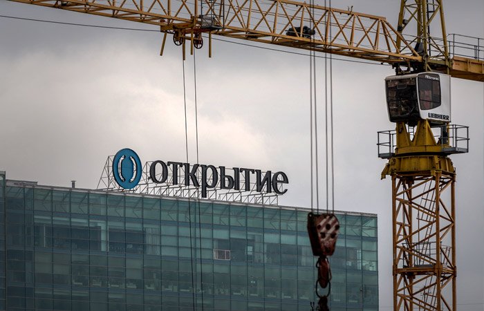 ЦБ продаст "Открытие" группе ВТБ за 340 млрд рублей