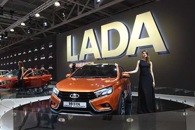 Мантуров: "НАМИ" передаст "АвтоВАЗу" российские активы Nissan для производства машин Lada