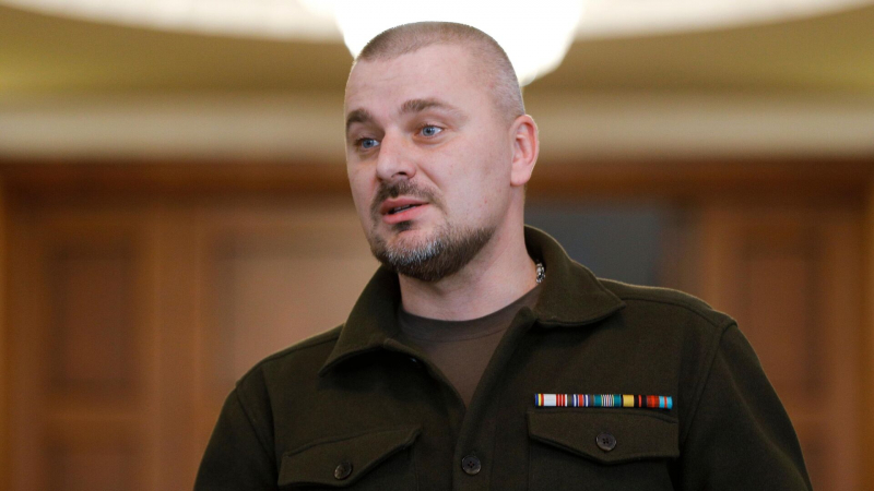 Организатору марша Победы в Молдавии вернули билеты после задержания