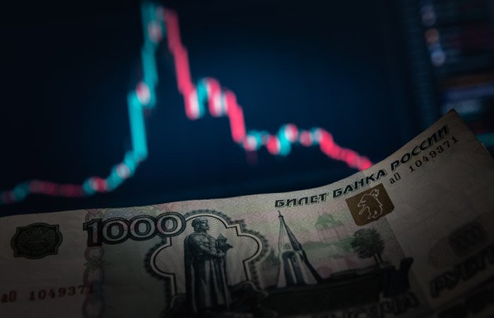 В ЦБ РФ текущее ослабление рубля связали со снижением цен на нефть