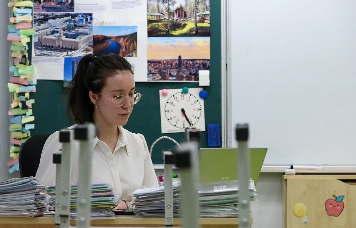 В Киргизии объяснили требование документооборота на киргизском нехваткой учителей русского